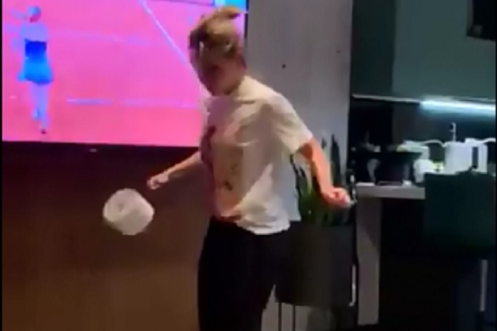Halep fenomenale con i piedi nella nuova challenge