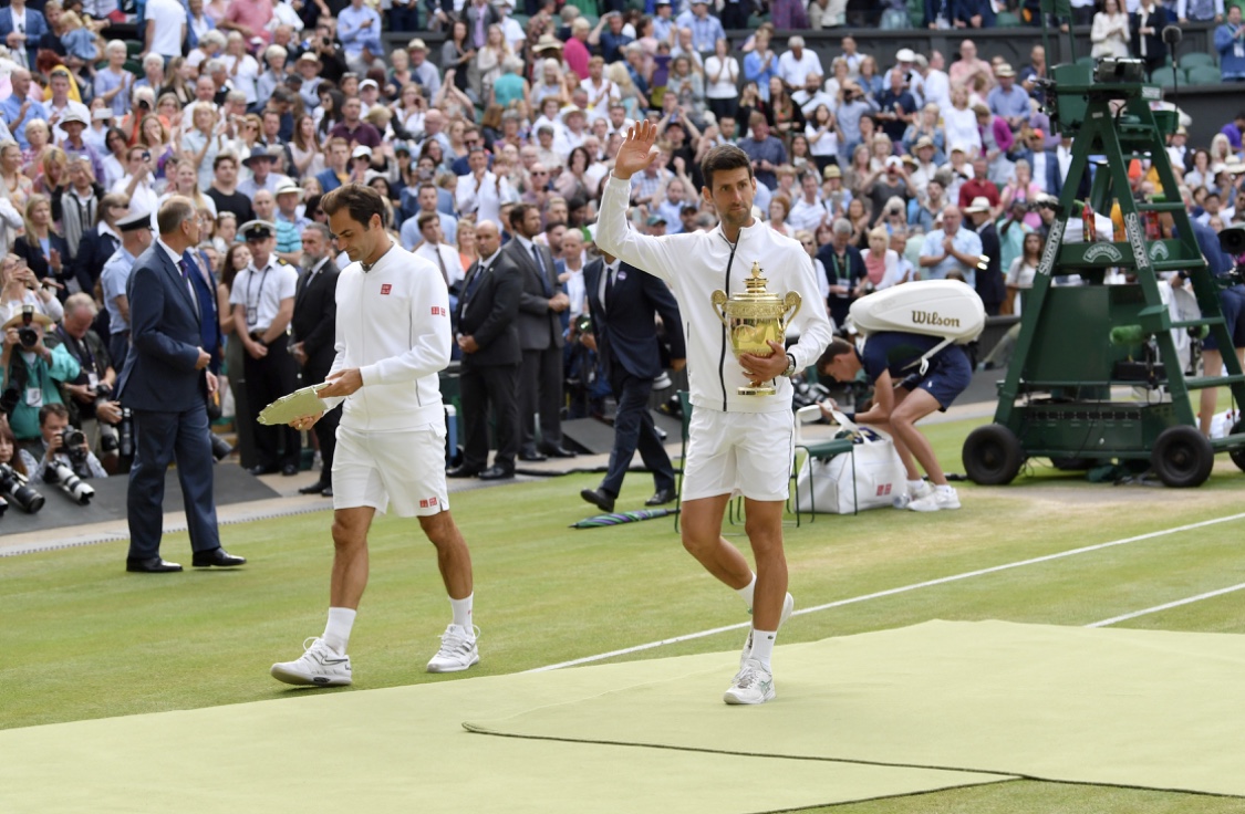 Federer “devastato” dalla cancellazione di Wimbledon. Poi si corregge: «tornerò l’anno prossimo»