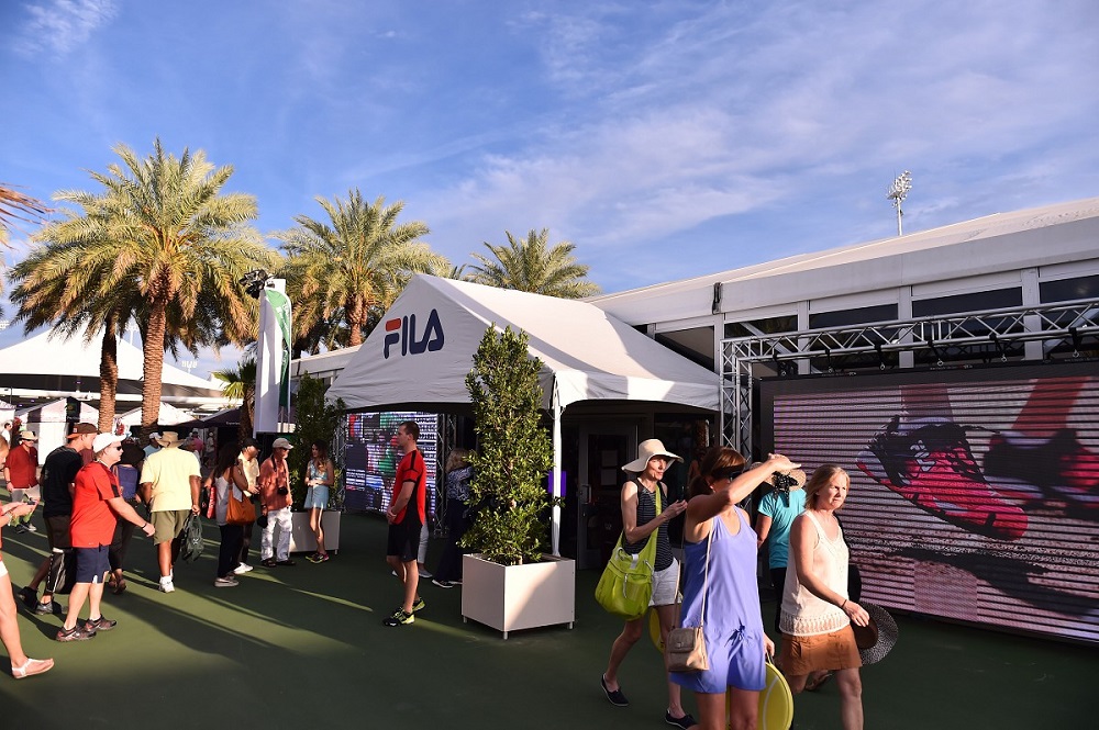 Si rialzano le serrande dei negozi: “C’è voglia di tennis, ma la gente spenderà?”