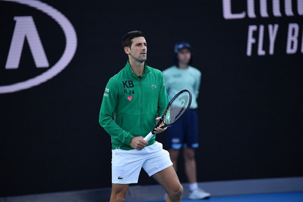 Djokovic si è rifiutato di sottoporsi al test per il Covid-19. Lo farà a Belgrado