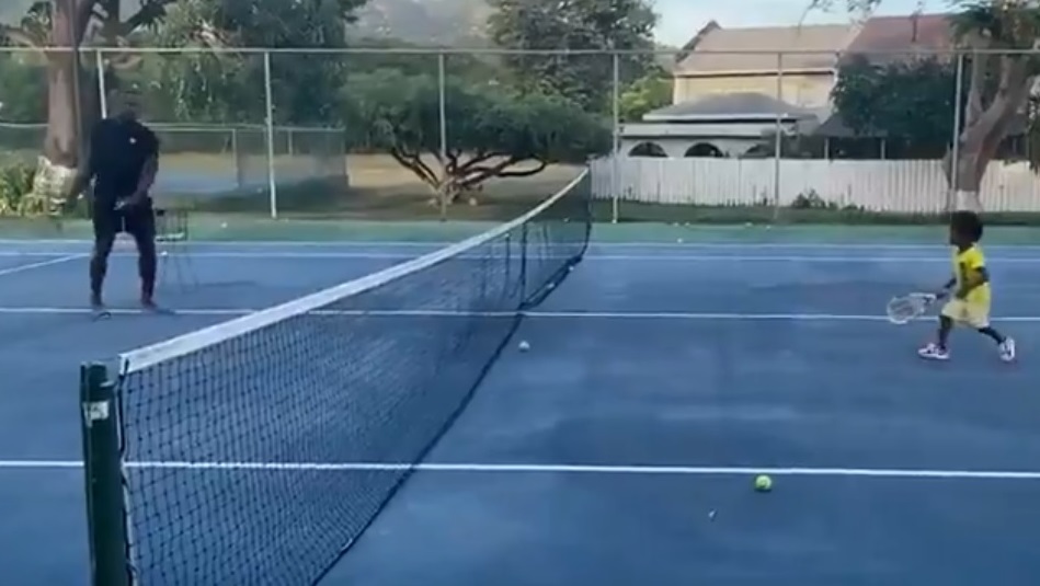 Bolt si dà al tennis… con scarsi risultati: il video