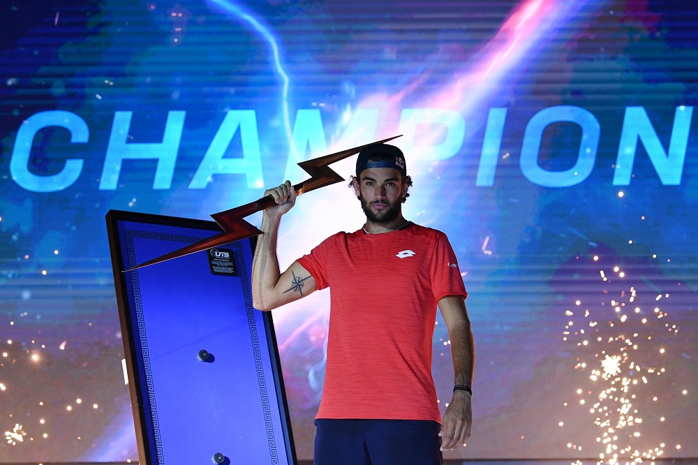 Berrettini cambia superficie, batte anche Tsitsipas e trionfa nell’UTS