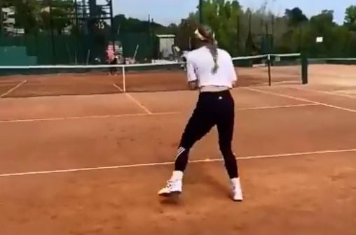 Wozniacki torna ad allenarsi: in campo con Vekic