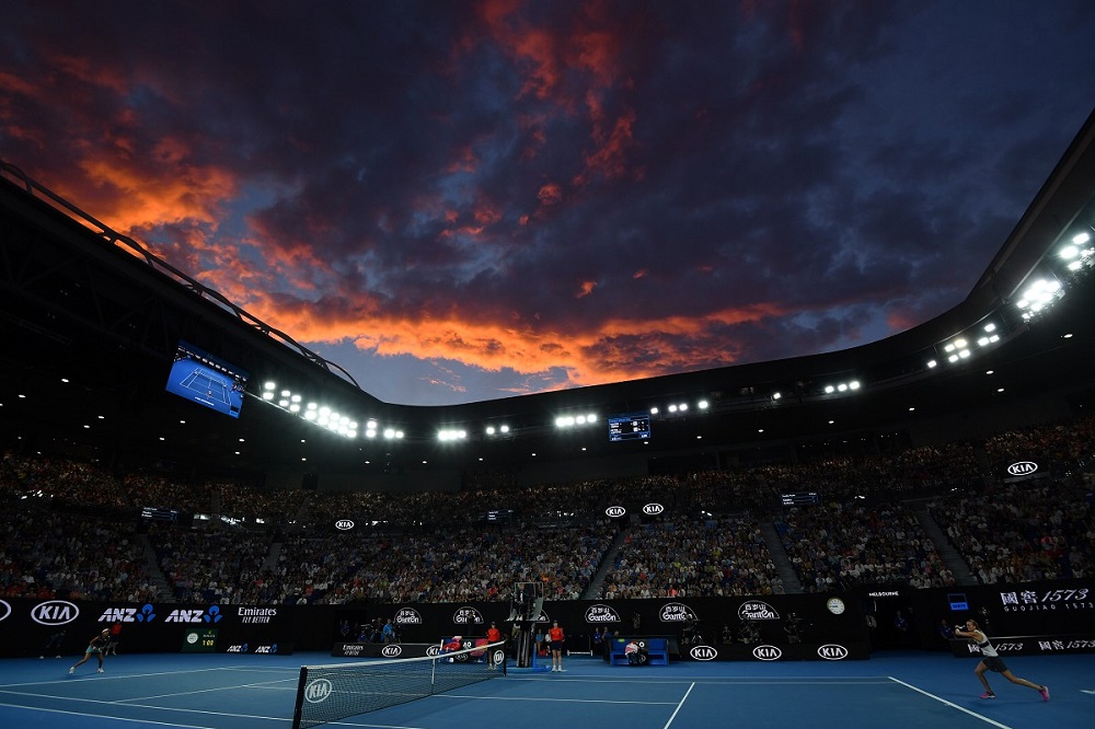 Australian Open, 400 mila spettatori e cinque bolle. Ma a Melbourne torna il lockdown