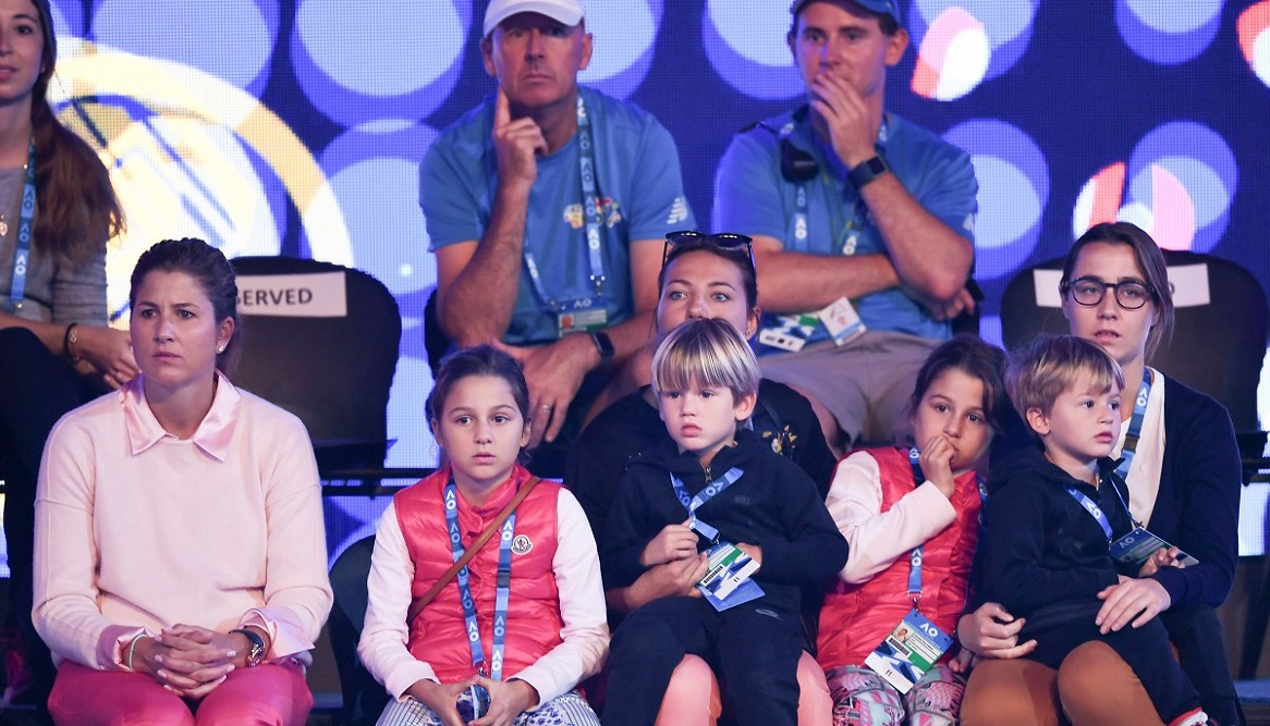 Roger Federer e i figli si divertono in un’accademia in Svizzera