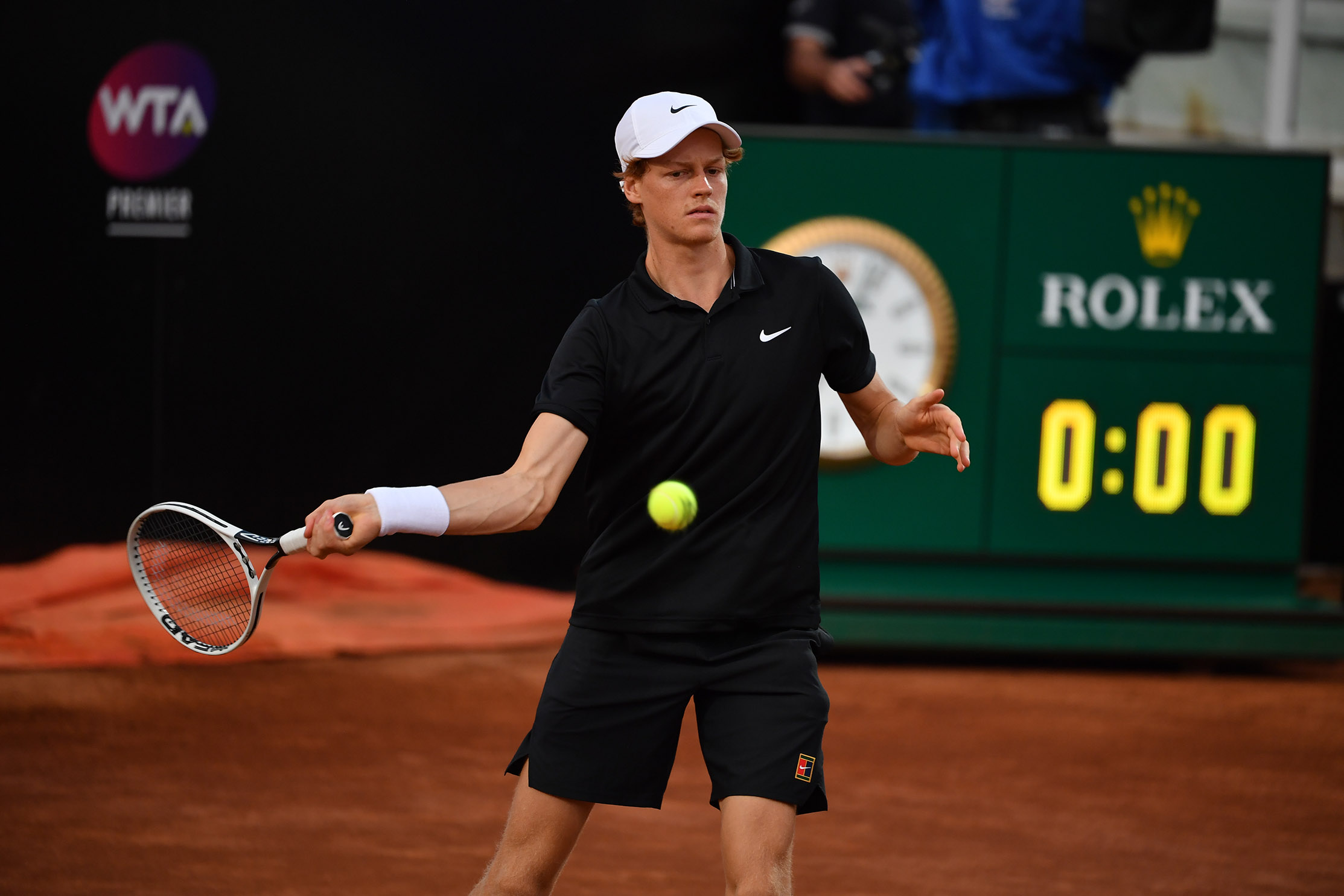 Internazionali BNL d’Italia: Paire perde la testa, Sinner lo liquida in due set