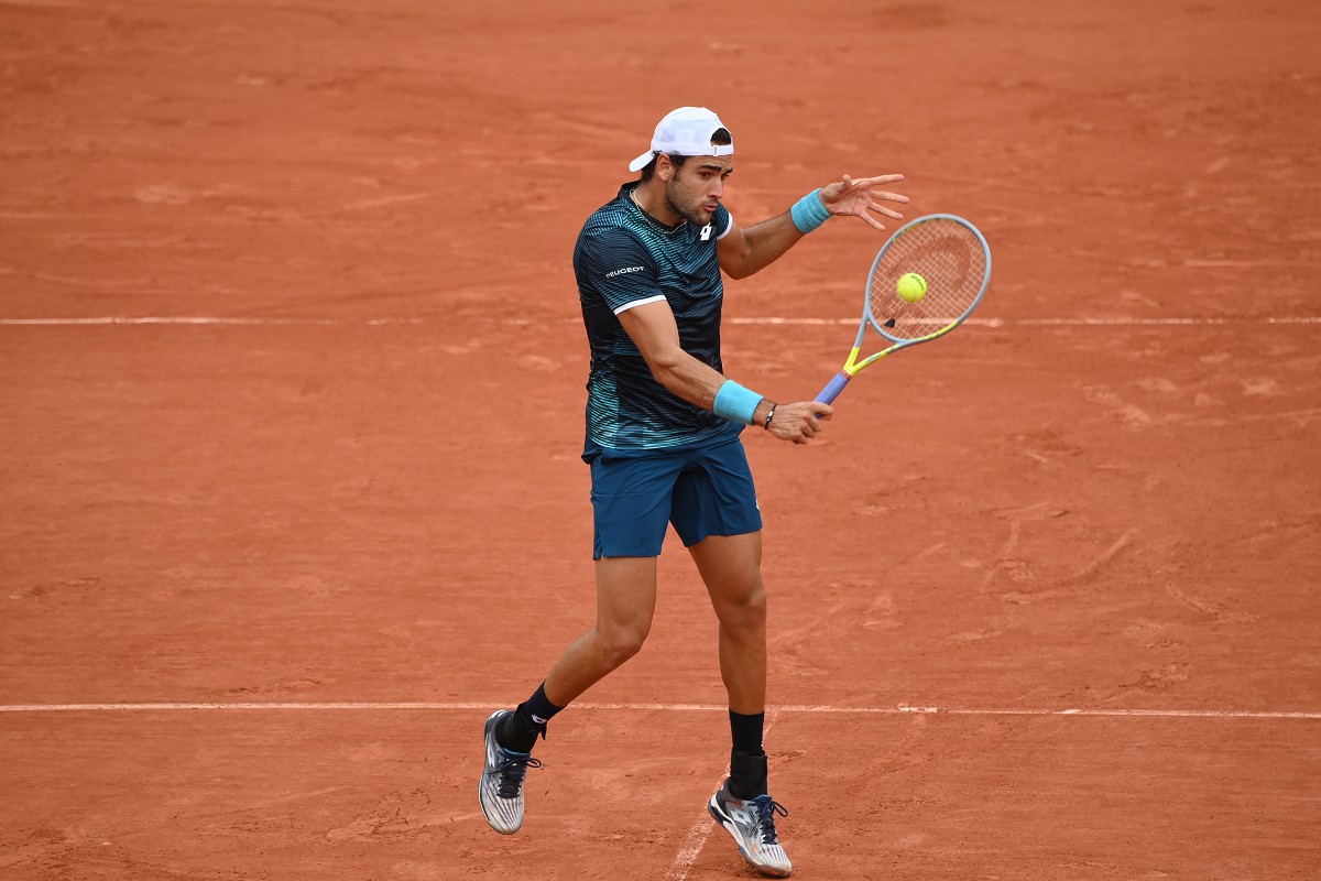 Roland Garros, Berrettini lascia un set ma avanza: è al terzo turno