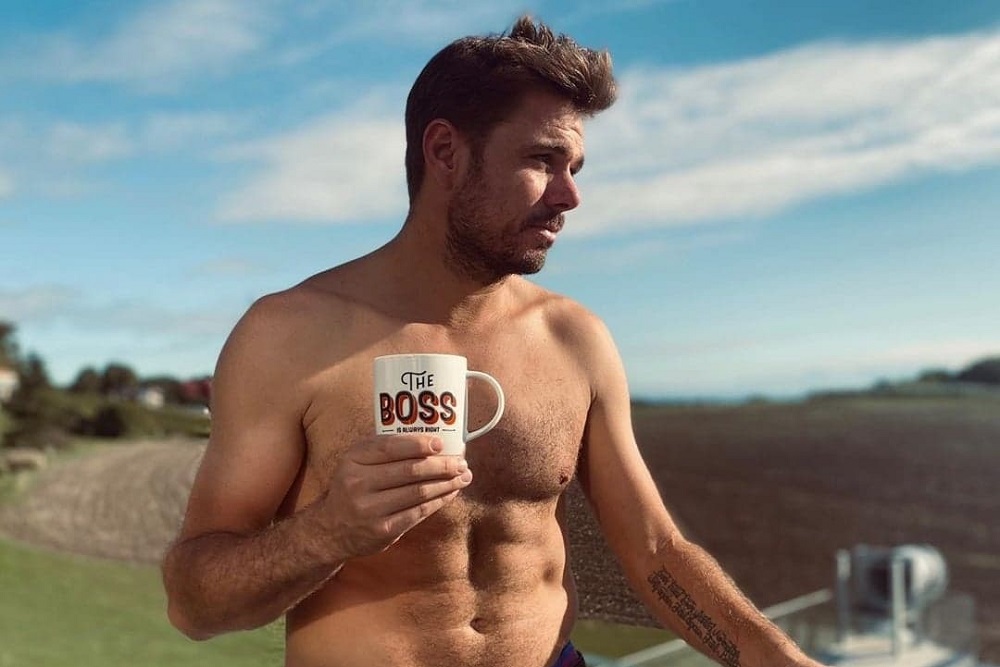 Wawrinka mostra gli addominali. Djokovic risponde: “Respira Stan”