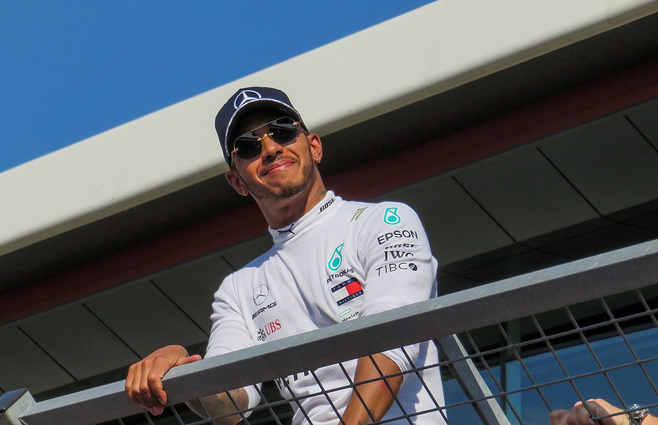 Lewis Hamilton gioca a tennis con il padre: “Serena aiutaci!”