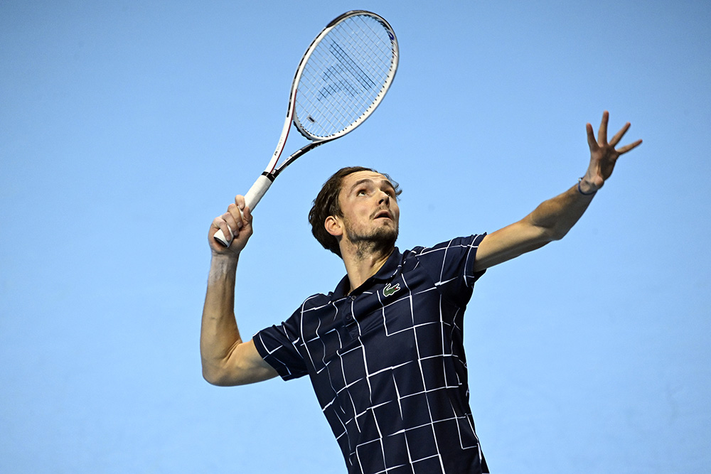 ATP Finals: Djokovic sconfitto da Medvedev. Sarà decisivo il match con Zverev