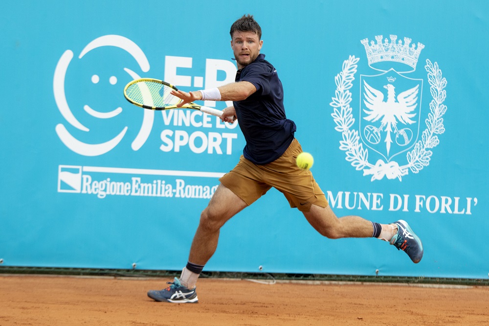 Christian Harrison multato: niente mascherina durante l’intervista