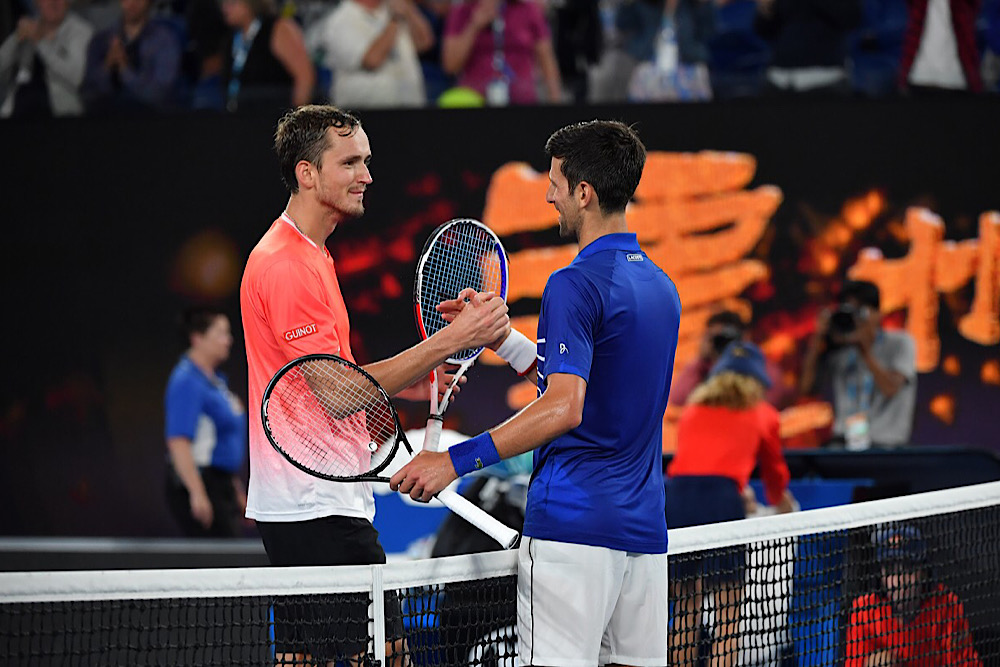 Australian Open, Djokovic sfida Medvedev per il titolo