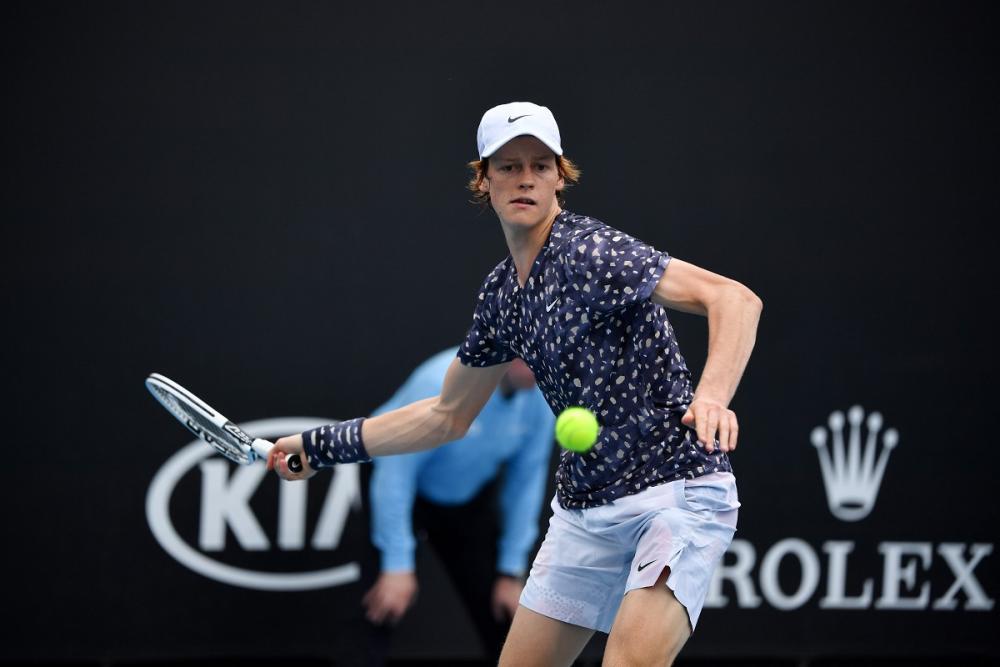 ATP Melbourne, buona la prima della notte per Sinner e Travaglia