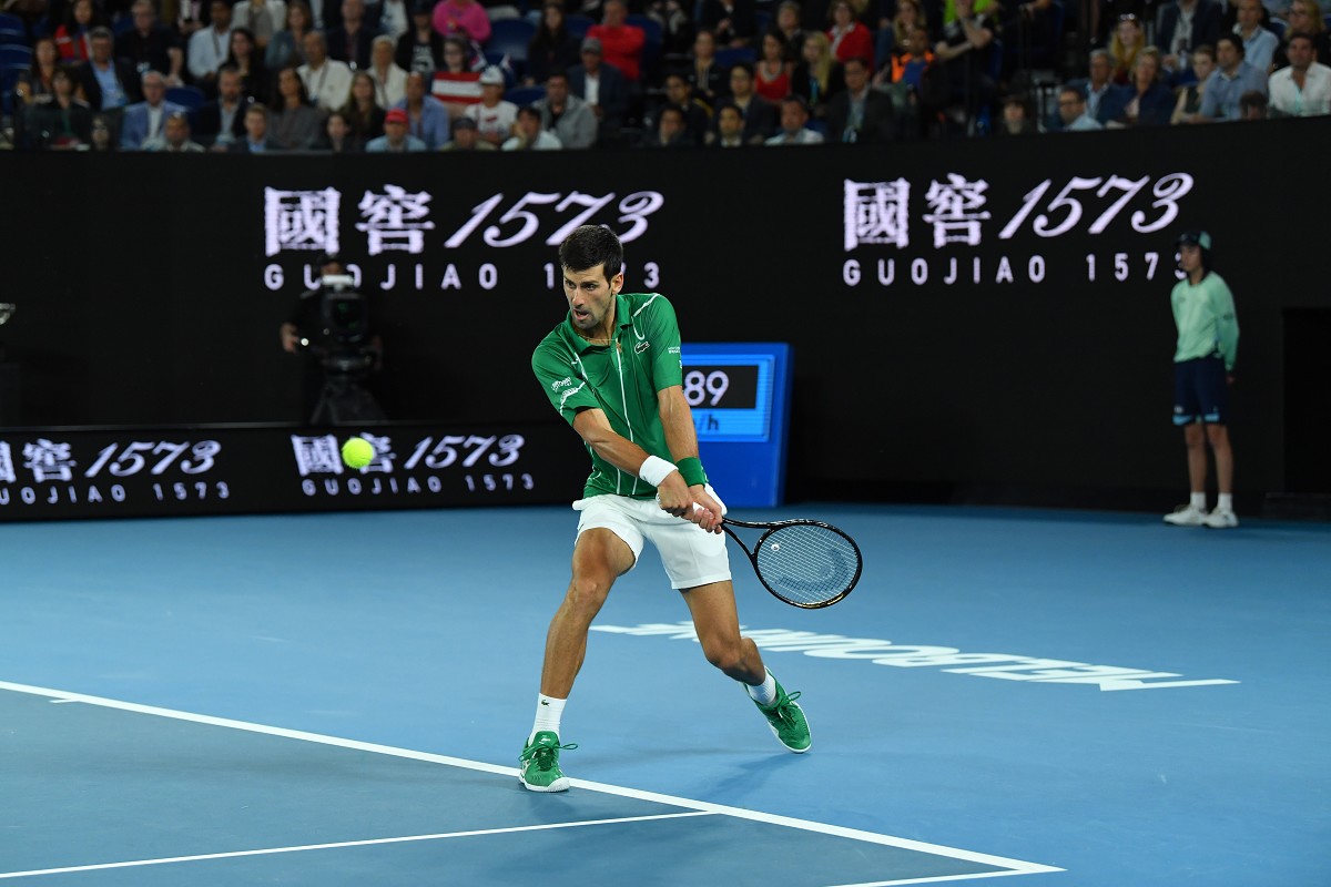 Australian Open, Djokovic passeggia nel match d’esordio