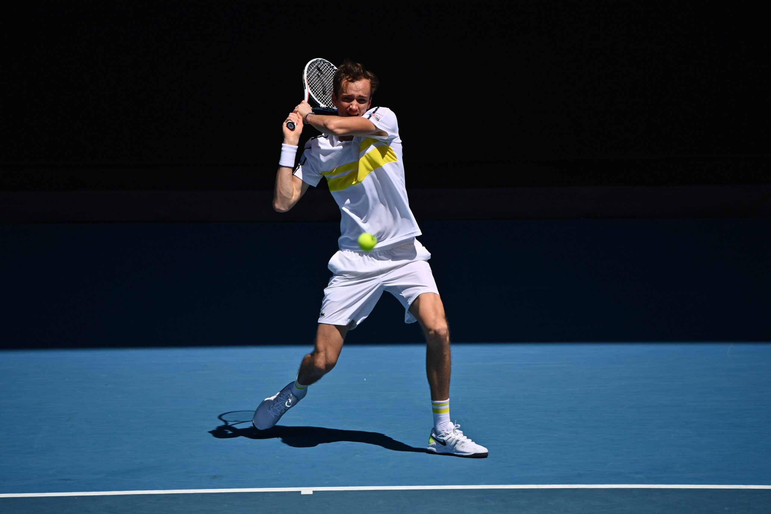 Australian Open, Medvedev non lascia scampo a Tsitsipas