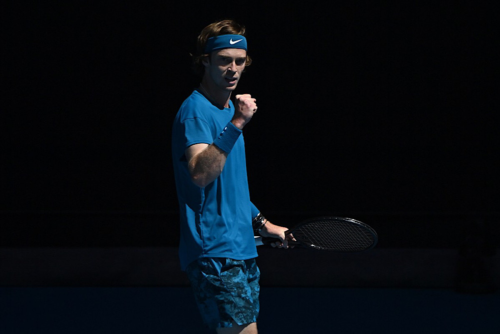 Miami, Hurkacz rimonta Tsitsipas e sfida Rublev per la finale