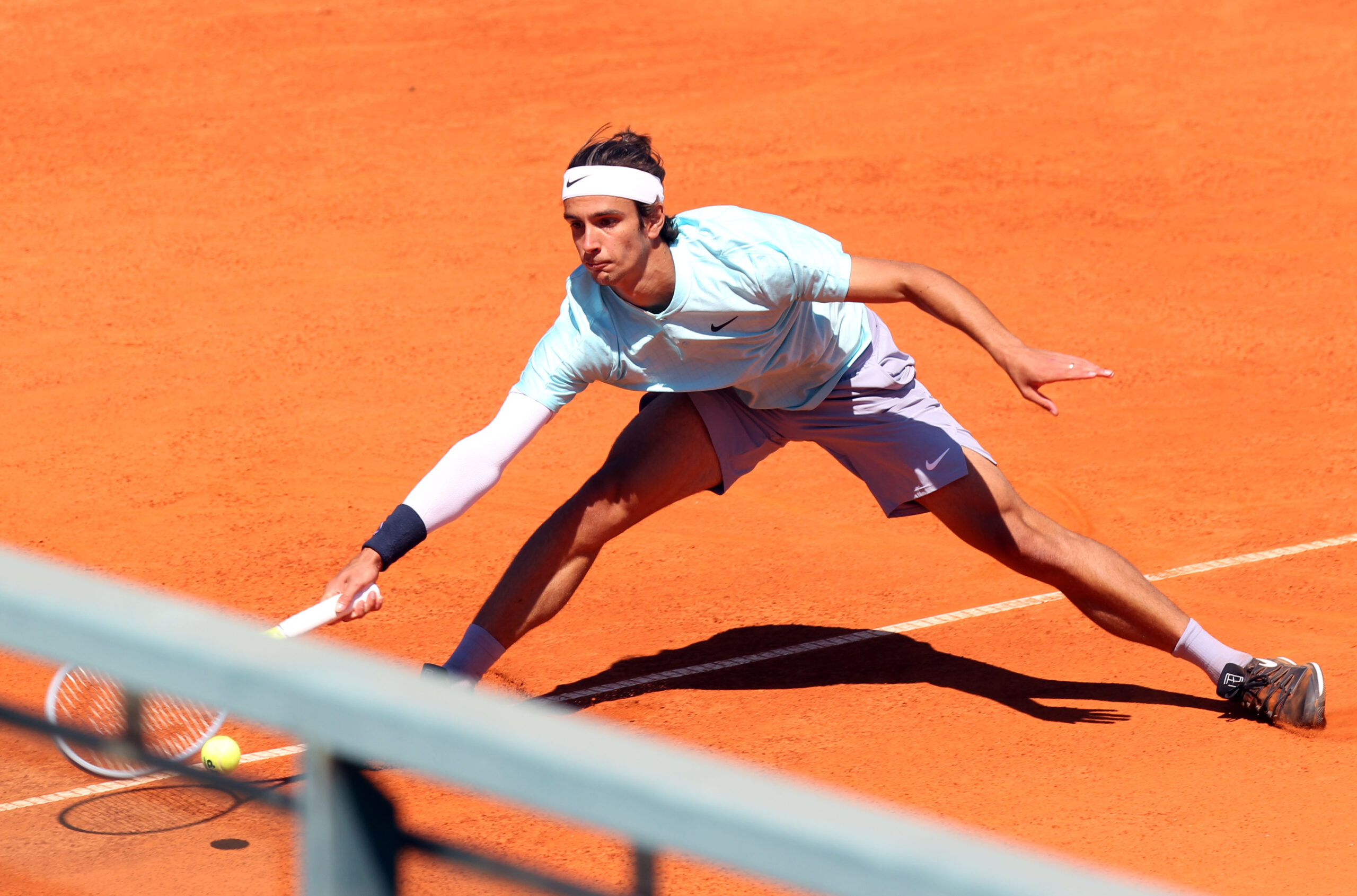 Sardegna Open, batticuore Musetti: annulla 4 match point e vola ai quarti