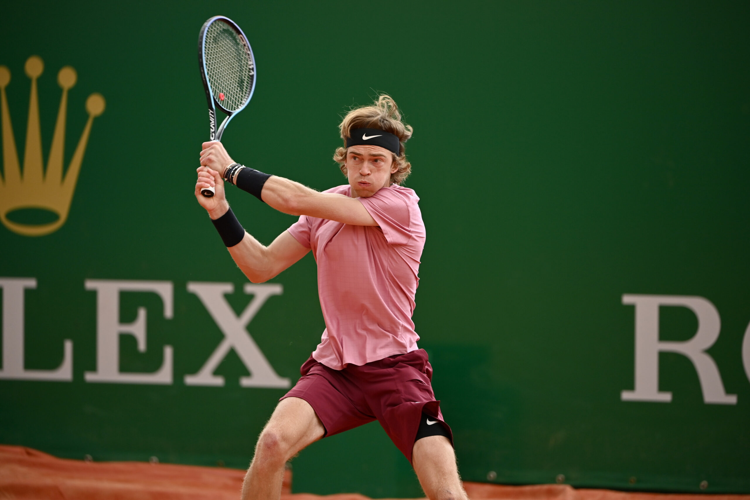 ATP Barcellona, Rublev scende in campo senza racchette (VIDEO)