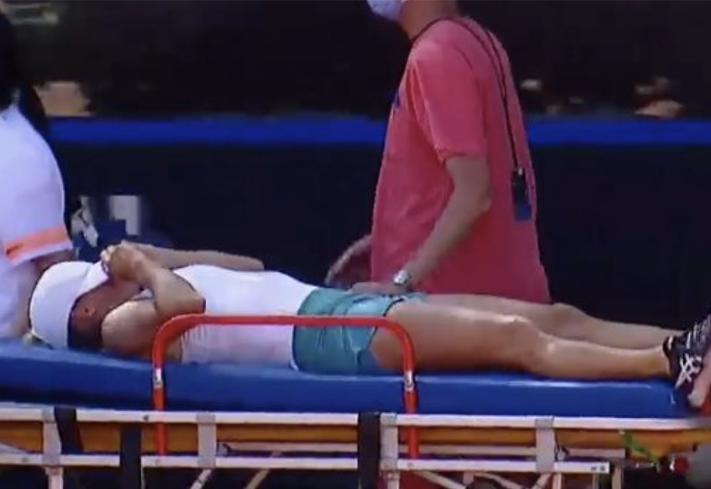 Billie Jean King Cup, Putintseva portata via in barella nel match contro l’Argentina
