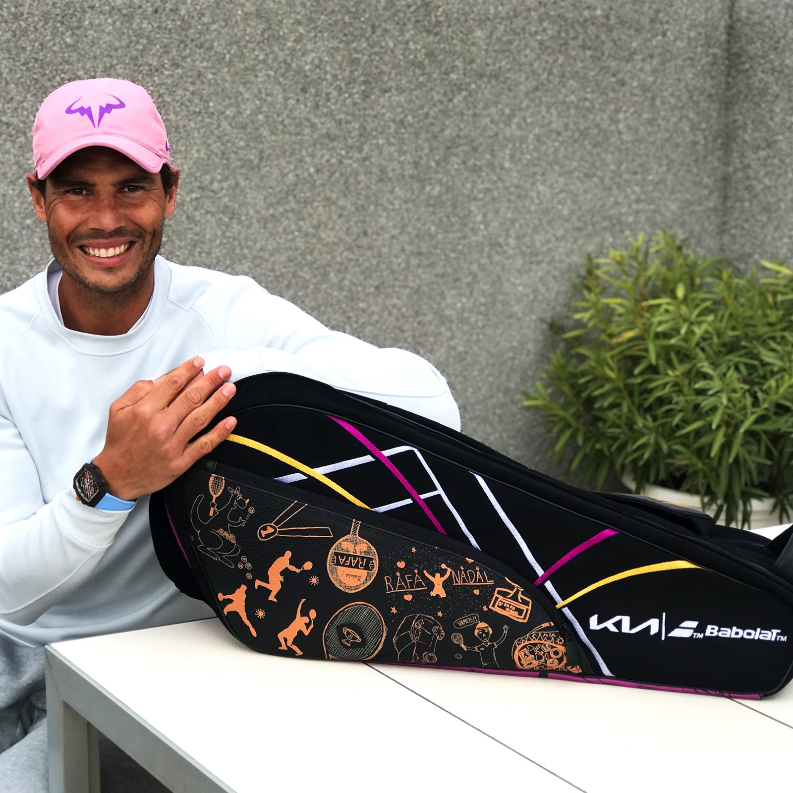 I bambini disegnano la nuova borsa di Rafael Nadal