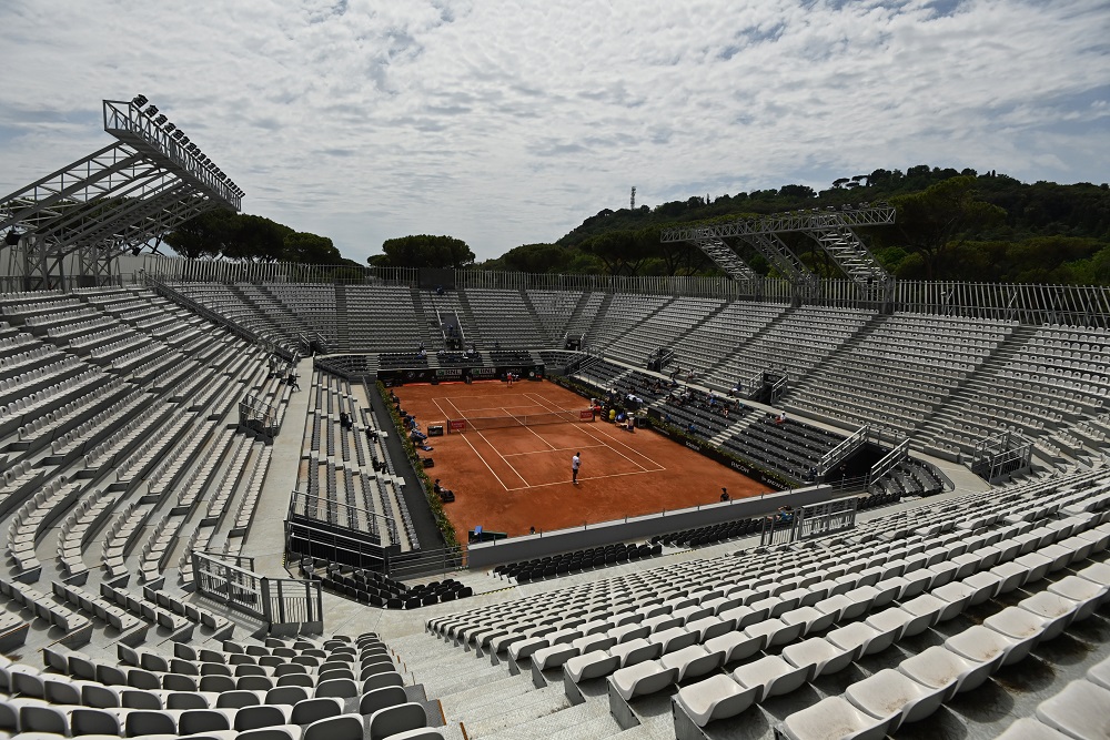 Pioggia su Roma: interrotti i match dei numeri uno Djokovic e Barty