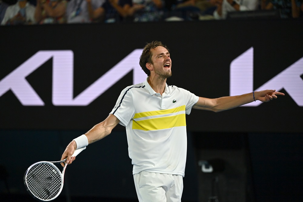 Daniil Medvedev va su tutte le furie: “Io su questa superficie non voglio giocare” (VIDEO)