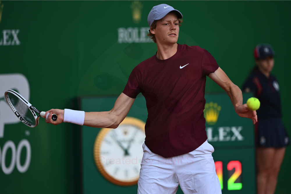Roland Garros, Jannik Sinner si tira fuori dalle sabbie mobili: salva un matchpoint e supera Herbert