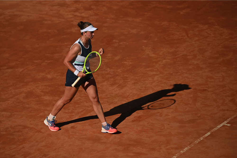 Roland Garros, Barbora Krejcikova è incontenibile: vittoria su Gauff e semifinale raggiunta