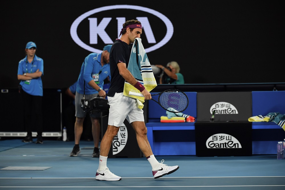 Federer stizzito dopo il warning: “Se ti servono altri dieci rimbalzi prima di servire, vuol dire che non sei pronto”