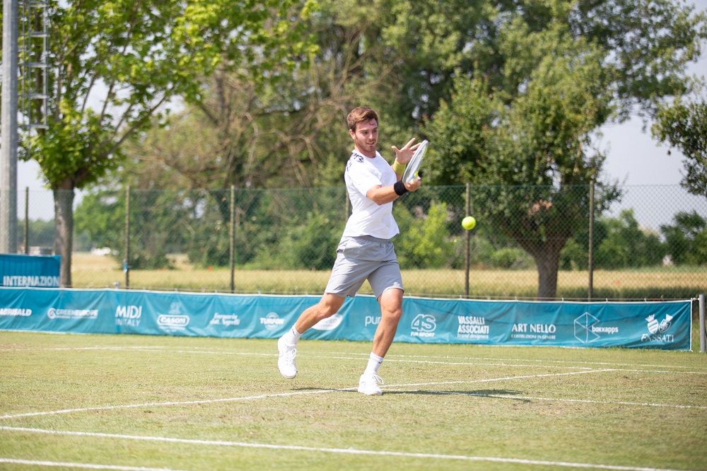 Primo turno di sorprese agli Internazionali di tennis su erba a Gaiba
