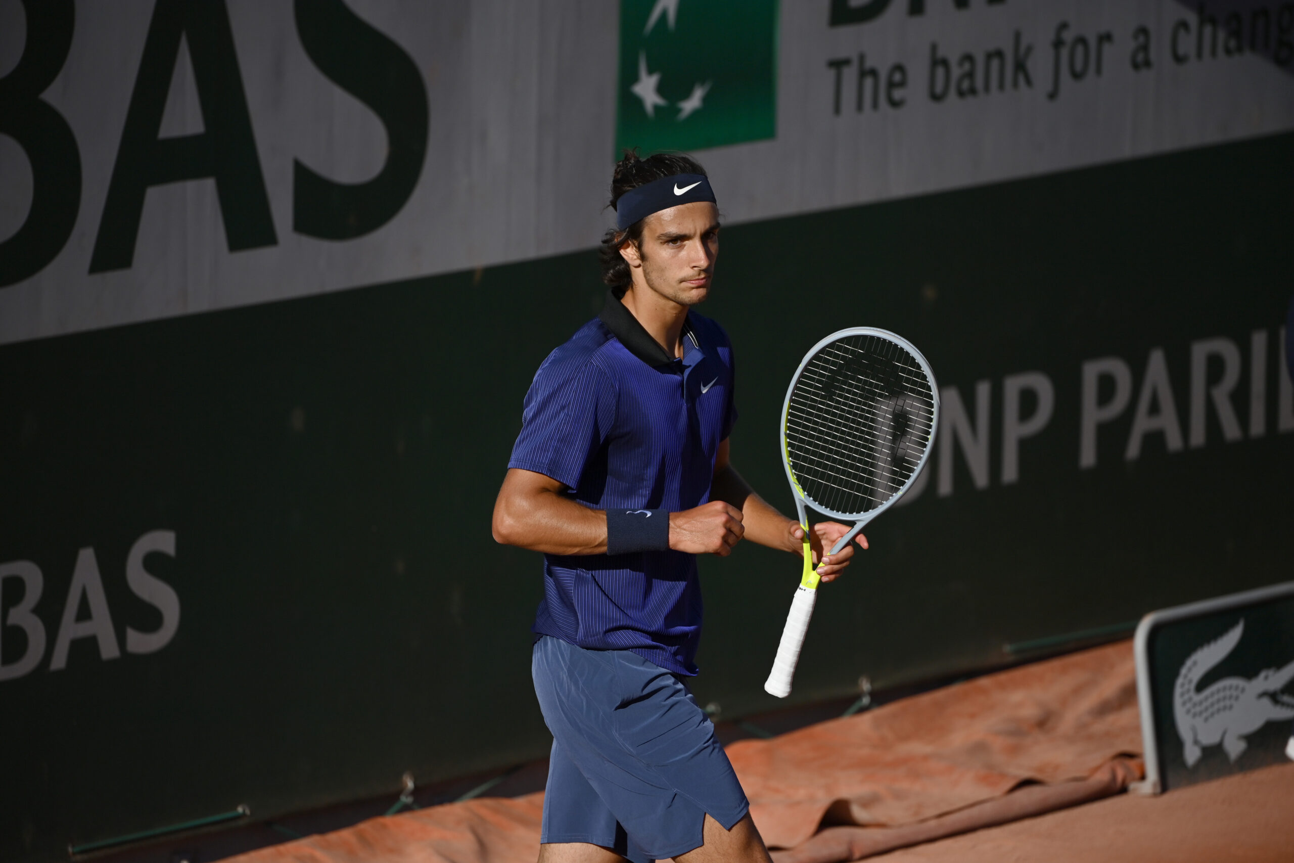 Musetti versione illusionista, volée vincente dietro la schiena (VIDEO)