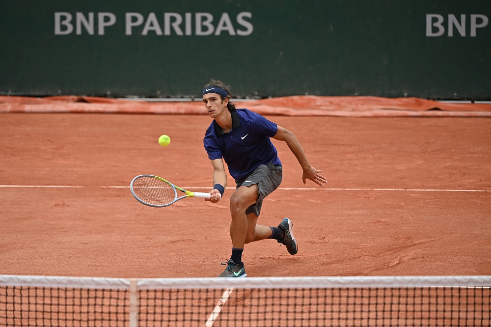 Musetti show per 2 set, poi il crollo: passa Djokovic