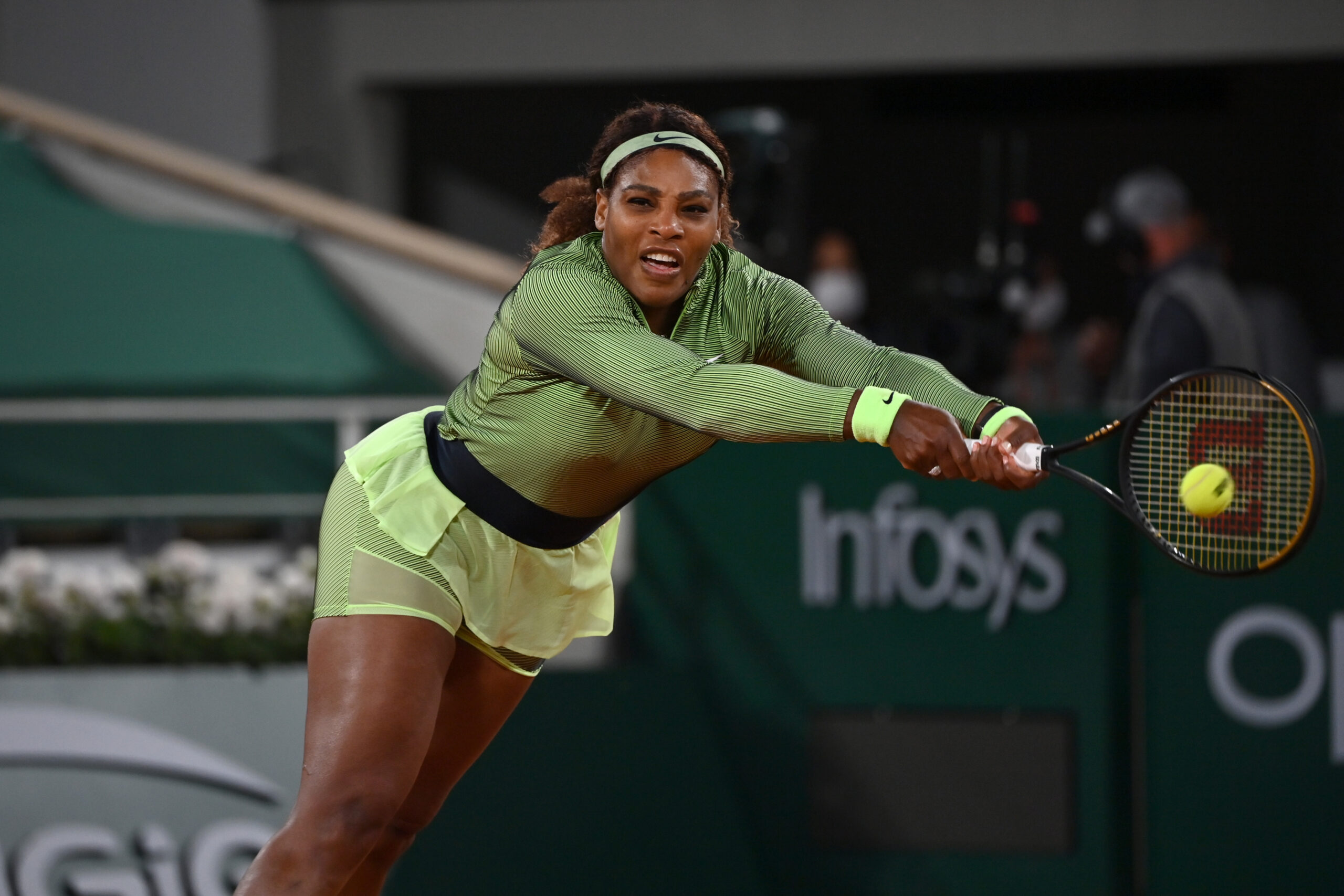 Serena Williams insegna alla figlia Olympia i “segreti” di nonno Richard (VIDEO)