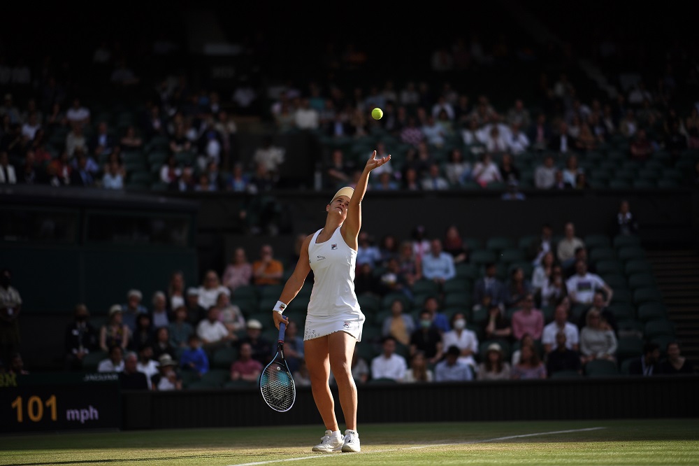 Wimbledon: avanti Barty, Sabalenka e Pliskova, Jabeur elimina Swiatek