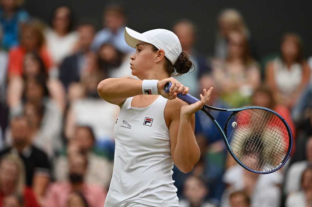 Ashleigh Barty riporta l’Australia in finale a Wimbledon, Kerber esce tra i rimpianti
