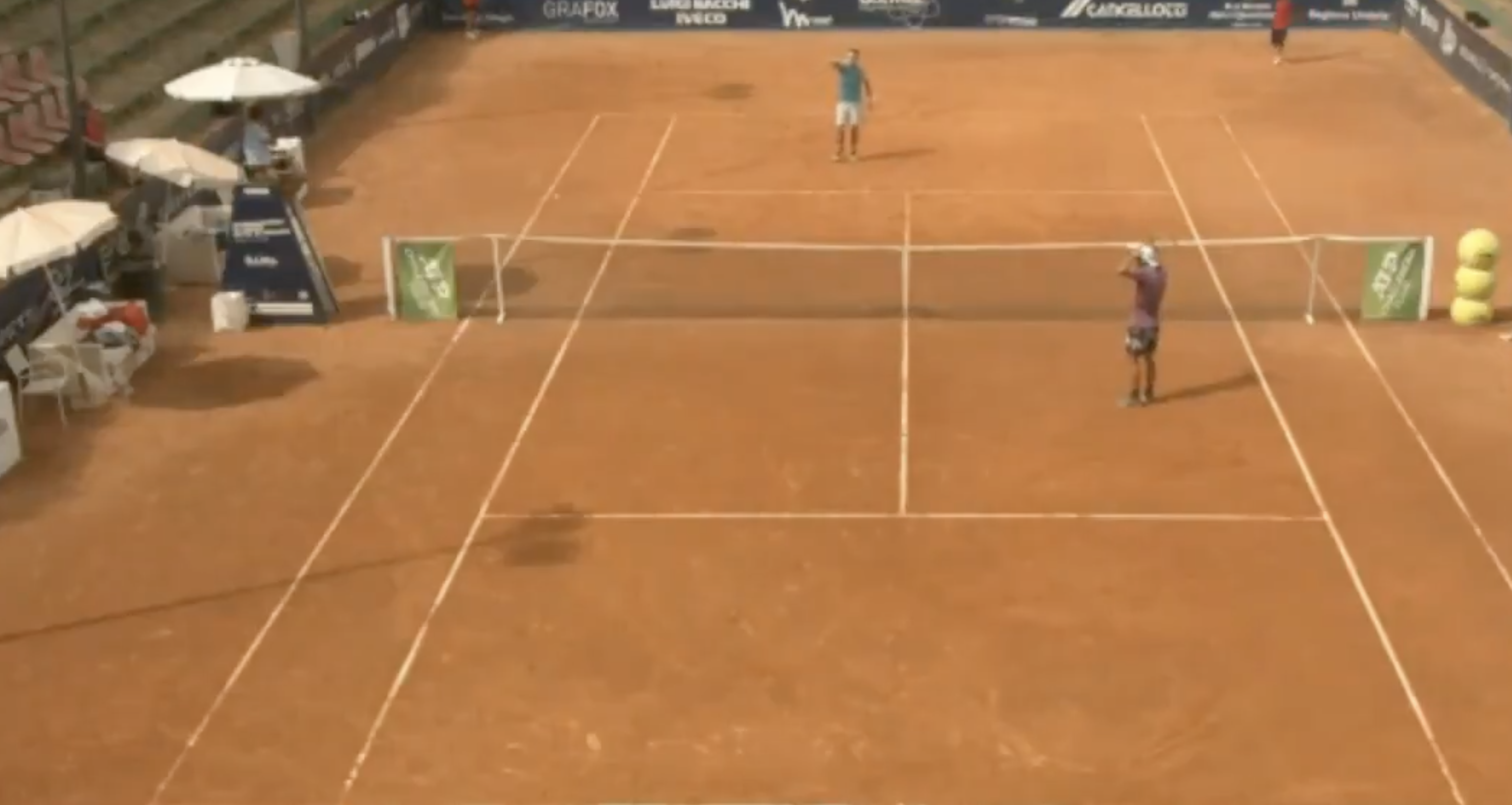 Challenger Perugia: Renzo Olivo rompe il lampione a fine match (VIDEO)