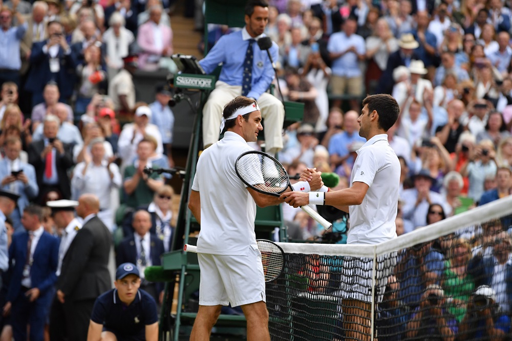 Gli auguri di Djokovic a Federer: “È un onore dividere il campo da tennis con te” (VIDEO)
