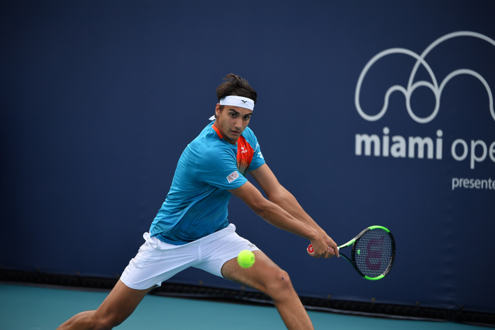 Western & Southern Open, Lorenzo Sonego bene a metà: vince il primo, poi cede a Stefanos Tsitsipas in tre set