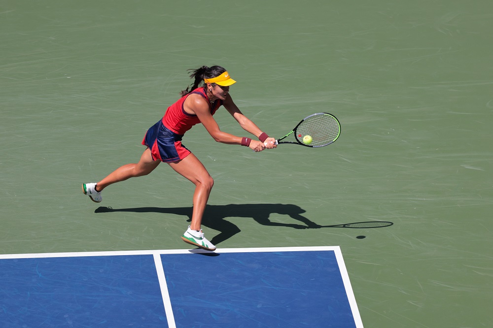US Open, Raducanu massacra anche Sakkari: sarà finale tra teenager a New York