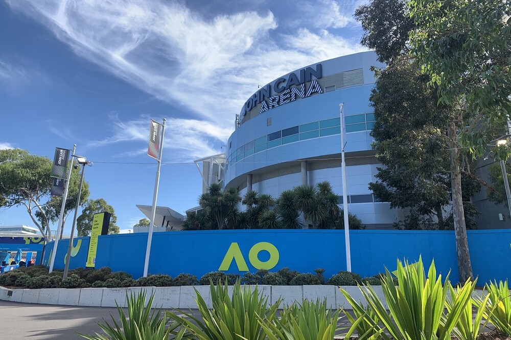 Australian Open, la nuova variante del Covid allarma il governo australiano. Apertura delle frontiere posticipata di 15 giorni