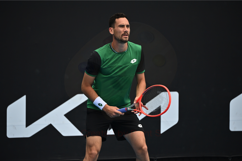 Masters 1000 Parigi-Bercy, Mager illude poi cede al terzo set ad Auger-Aliassime