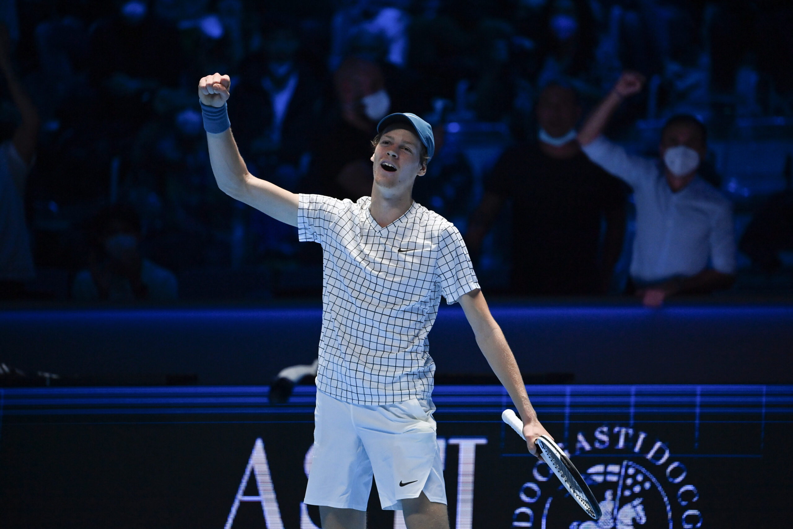 Jannik Sinner: “Dedico la vittoria a Berrettini. Serata splendida, sono felice”