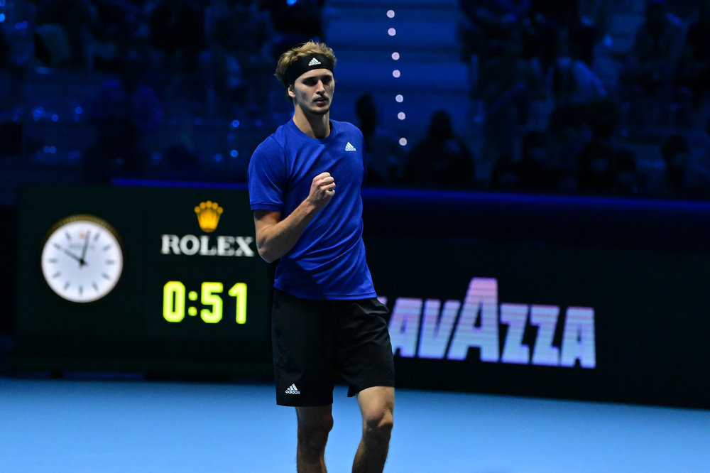 Nitto Atp Finals, Zverev domina Hurkacz e conquista la semifinale. Eliminato Sinner
