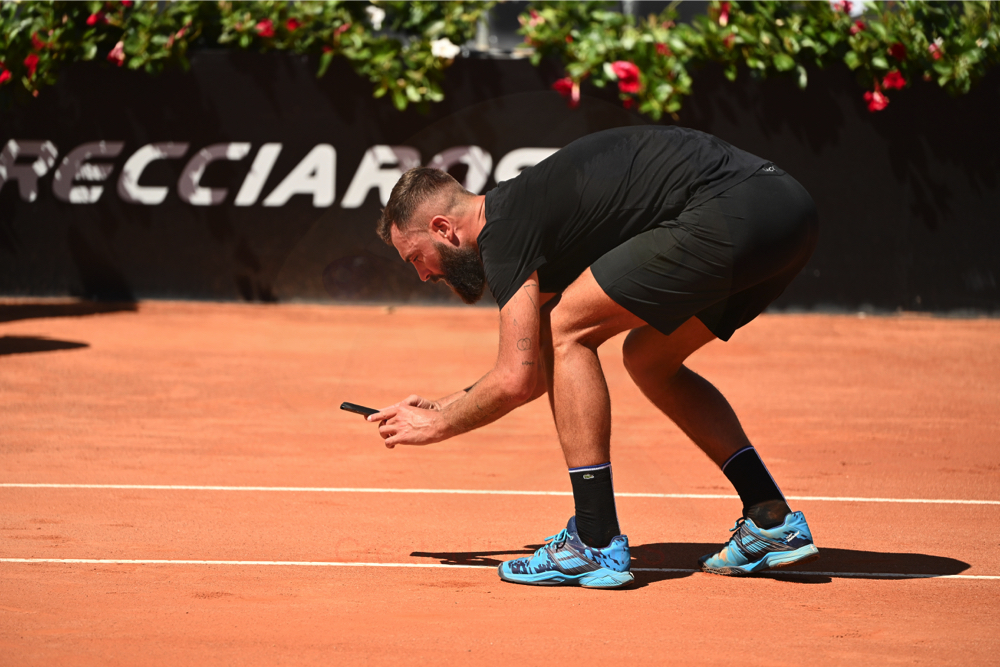 Benoit Paire si sfoga sui social: “Per la 250ª volta sono positivo. Francamente non ne posso più del vostro Covid di m***a”