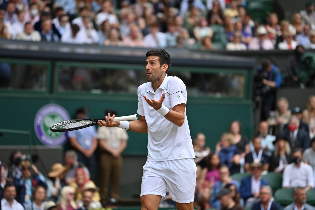 Controsenso Djokovic: cerca consensi, ma non fa nulla per meritarli