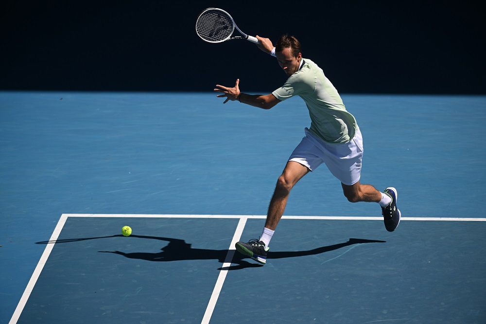 Australian Open, Auger-Aliassime a un punto dal colpaccio: Medvedev in semifinale
