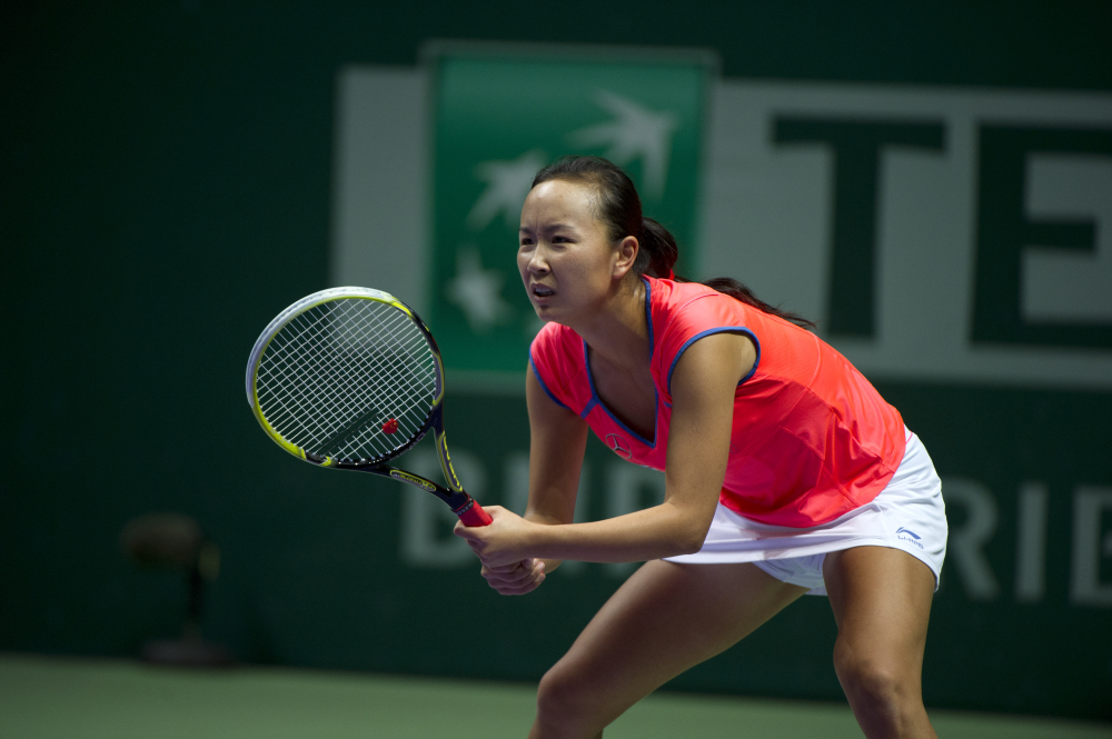Peng Shuai ritratta le accuse: “Mai parlato di abusi”. L’incontro con Bach ai Giochi Invernali di Pechino