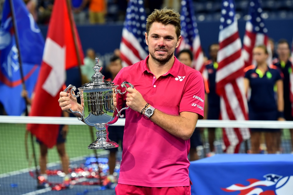 Stan Wawrinka torna ad allenarsi in campo (VIDEO)