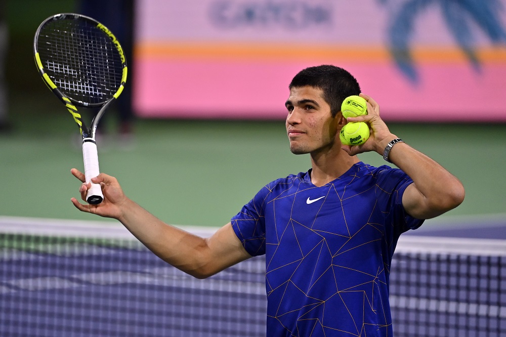 Masters 1000 Miami, Alcaraz splende nella notte e manda ai matti Tsitsipas