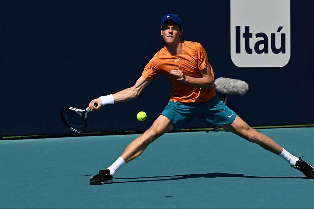Masters 1000 Miami, Sinner risorge ancora: annulla cinque match point e batte Carreno Busta